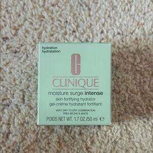Clinique Moisture Surge Intense Hydrator